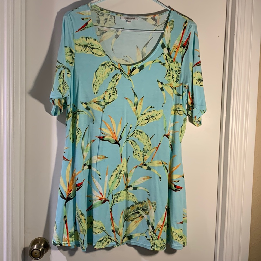 ROSE+OLIVE  Summery Jersey Tunic Top. Short sleeve 1X Scoop neck Tropical colors